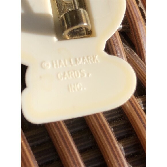 Hallmark Ice Skating Snowman Enamel‎ Brooch Pin Christmas - Picture 4 of 4